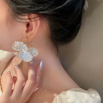 2022 Нова бяла черупка акрилни венчелистчета цвете обръч обеци за жени парти сватба мода бижута Boucle oreille femme